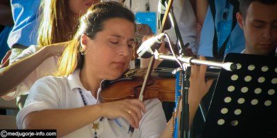 Gospina violinistica Melinda Dumitrescu: &bdquo;Zvjezdice Isusa i Marije&rdquo;