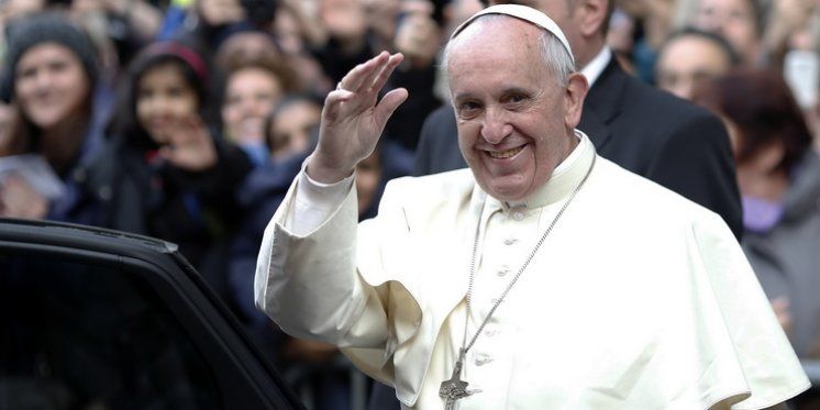 Skromni papa Franjo se do Predsjedništva BiH vozi u Fordu Focusu