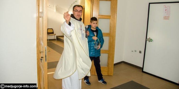 Blagoslov novoizgrađene mrtvačnice na groblju "Brzomelj" u Bijakovićima