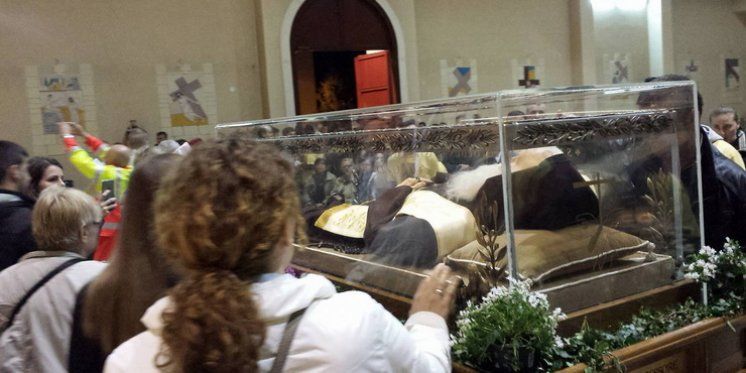 Koga 'uznemiruju' sveci - snažna snaga okupljanja u zajedništvo, poticaja na dobro i proslavu Boga