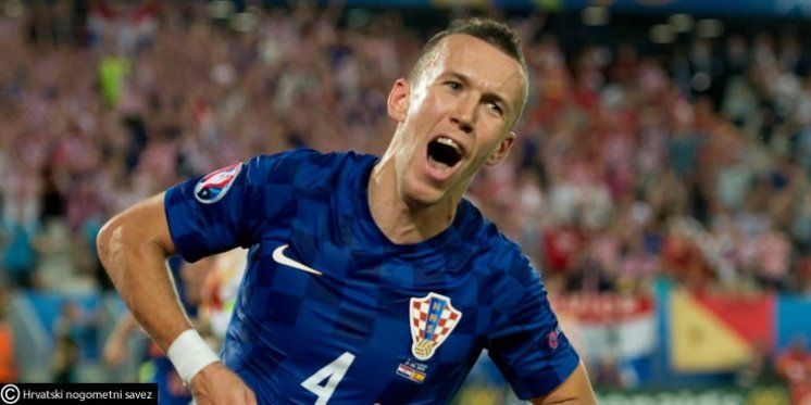 &lsquo;TRIBA BOGU ZAHVALIT&rsquo;: Još nije ni svanulo, a Perišićev otac nakon tekme otišao u svetište Gospi!