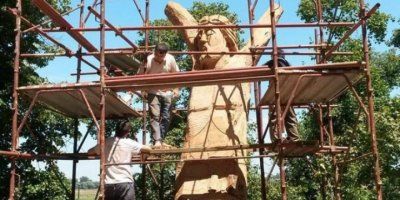 VUKOVARSKI BRANITELJ ODUŠEVIO: &lsquo;Gradim kip Isusa od &lsquo;ranjenog drveta&rsquo; punog gelera, bit će jedinstven u svijetu!&rsquo;