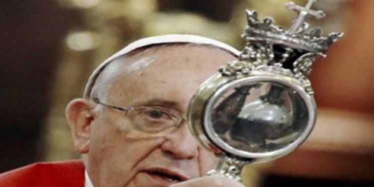 Papa Franjo - prvi papa koji je nazočio "čudu sv. Januarija"