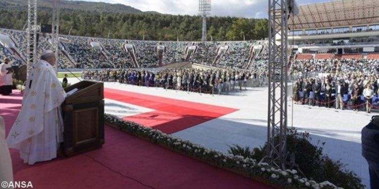 PAPA: Veličina čovjeka je u 'malenosti' pred Bogom