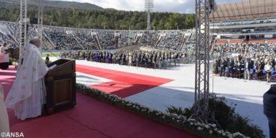 PAPA: Veličina čovjeka je u 'malenosti' pred Bogom