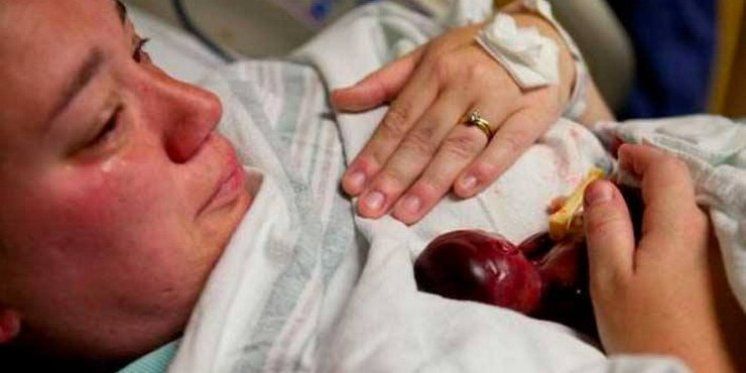 'Uzela sam ga u ruke i plakala, živio je samo nekoliko minuta'