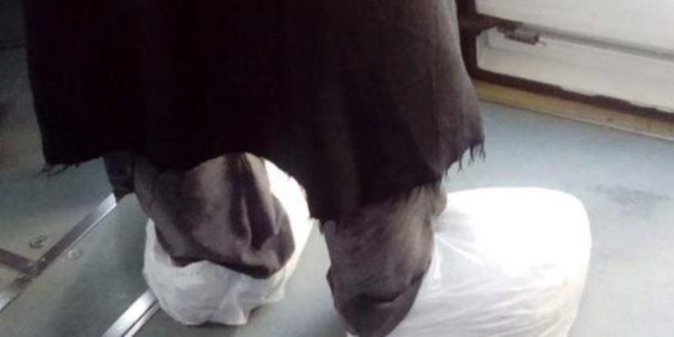 ČOVJEK U &lsquo;VREĆASTIM CIPELAMA&rsquo;: Svi ga znaju i žele mu pomoći, no on to odbija (FOTO)