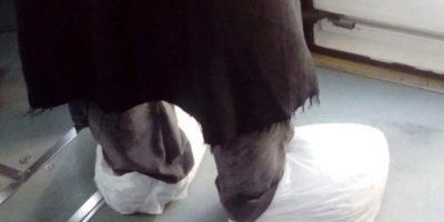 ČOVJEK U &lsquo;VREĆASTIM CIPELAMA&rsquo;: Svi ga znaju i žele mu pomoći, no on to odbija (FOTO)