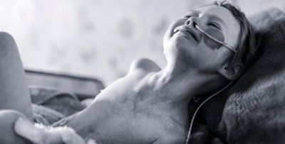 &lsquo;MOJU PRINCEZU VIŠE NIŠTA NE BOLI&rsquo;: Preminula djevojčica čija je fotografija duboko potresla cijeli svijet