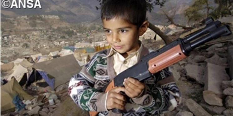 Papa: Ne tjerajte djecu u vojnike i ne gurajte im oružje u ruke!