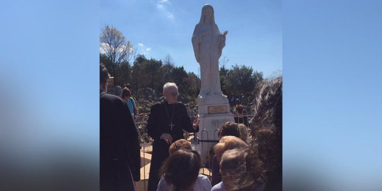 Mons. Henryk Hoser posjetio Brdo ukazanja