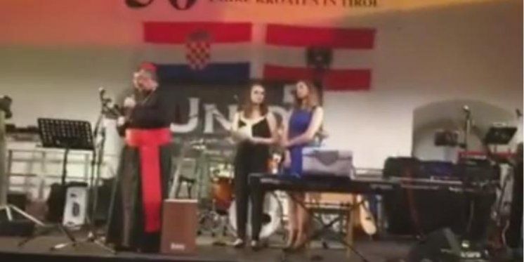 (VIDEO)  Nadbiskup Vinko Puljić uzeo mikrofon i oduševio Hrvate u Austriju izvedbom 'Tebi majko misli lete'