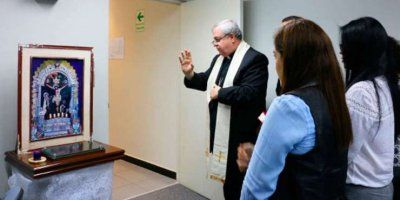 Kartonska slika 'Isusa od Čudesa' ostala neoštećena nakon što je 10 dana bila pod vodom 