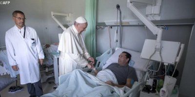 Papa: Nikad ne napustiti bolesne!