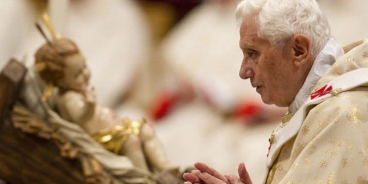 Papa emeritus Benedikt XVI: &lsquo;Pod utjecajem hedonističkog konzumerizma, Božiću prijeti opasnost da izgubi svoj duhovni smisao&rsquo;