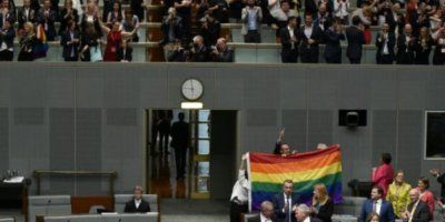 Australija i Austrija su šaptom pale - Novi zakon briše &ldquo;jedinstvo muškarca i žene&rdquo; iz definicije braka te na njegovo mjesto stavlja &ldquo;savez dvoje ljudi&rdquo;