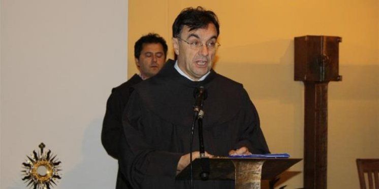 Upoznajte Božu Vuletu, fratra koji se bori protiv nasilja nad ženama, izgradnje elektrane na Perući, tankera na Jadranu, rada nedjeljom..: 'Egzodus mladih iz Hrvatske potiču i ljevica i desnica'