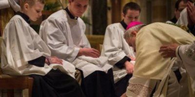 Biti &lsquo;Svećenik na jedan dan&rsquo; bila je posljednja želja umirućeg dječaka