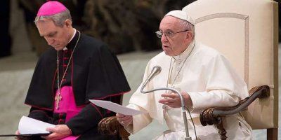 PAPA FRANJO &bdquo;Laici nisu naši sluge, niti naši zaposlenici. Ne moraju kao papige ponavljati ono što mi kažemo"