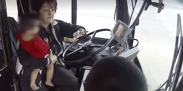 SVAKA ČAST! IRENA IVIĆ ODUŠEVILA AMERIKU: Vozila autobus pa ugledala bebu kako sama i bosa trči ulicom. Znala je što treba napraviti&hellip;