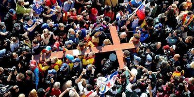 Hodočasnički križ i ikona Blažene Djevice Marije &ndash; simboli Svjetskog susreta mladih