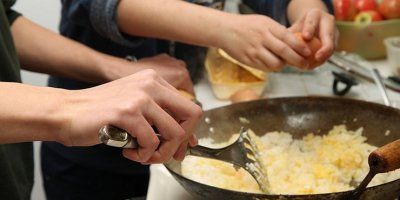 Humanost koja će vam natjerati suze na oči: mališani iz 'Maestrala' skuhali večeru za splitske beskućnike; 'Djeca su, bez obzira na situaciju u kojoj se nalaze, shvatili da trebaju štititi slabije od sebe'