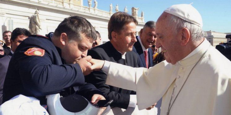 Predsjednik primoštenskih vatrogasaca u drugom posjetu papi Franji: &ldquo;Pozvat ću ga u Primošten i podsjetiti da se pomoli za Hajduk&rdquo;