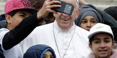 ODUŠEVIO IH! Djecu migranata Papa Franjo je 'provozao' Trgom sv. Petra