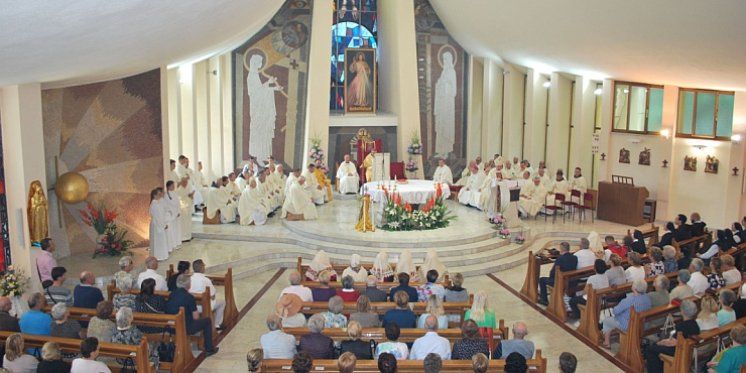 Biskup Komarica: &bdquo;Kao i prije 30 godina, na ovom istom mjestu, tako vam i sada stavljam na srce da 'sa mnom zajedno ustrajno molite za naše crkveno zajedništvo"