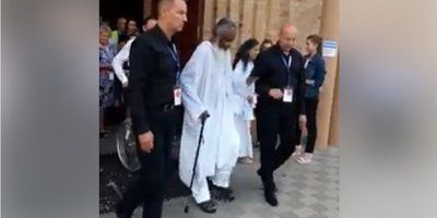 OTAC JAMES MANJACKAL ČUDESNO OZDRAVIO Ustao iz invalidskih kolica: "To je čudo"