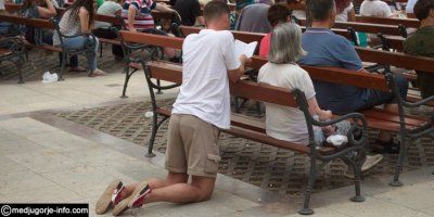 KLEČANJE za vrijeme PRETVORBE nije nešto proizvoljno (Opća uredba rimskog misala)