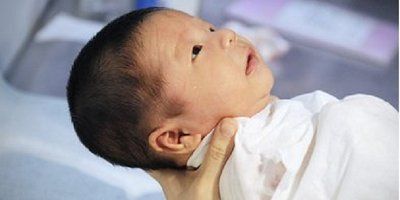 Beba preživjela pobačaj u 34.tjednu trudnoće, glasno zaplakala i "vratila se u život" dok su se zaprepašteni roditelji opraštali od nje