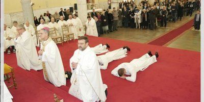 Divna propovijed porečko-pulskog biskupa na ređenju: "Crkva priprema ljude za borbu protiv duhovnoga zla u svijetu"