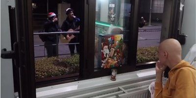 Pjesma pod prozorom Dječje onkologije ganula Hrvatsku: 'Učite od ove djece, uvijek ima razloga za osmijeh'