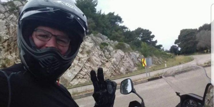 Svećenik s Korčule ruši sve stereotipe, nije volio ići na mise: "Miš Božji" je bajker, vatrogasac, sluša Pearl Jam i Prodigy, priprema doktorat...