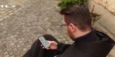 Svećenik na vjerska pitanja odgovara na Instagramu: 'Najčešća su pitanja kako pobijediti strah'