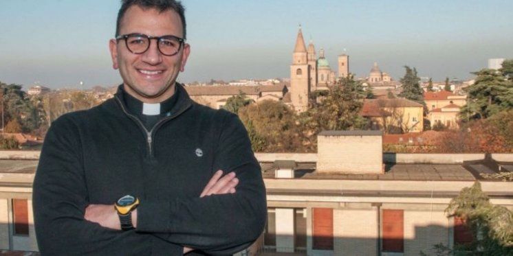 Svećenik liječnik: &ldquo;Vraćam se u bolnicu, moj oltar sad je bolesnički krevet&rdquo;