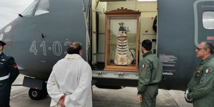 "GOSPA NAD ITALIJOM" Talijansko ratno zrakoplovstvo leti s kipom Djevice Marije