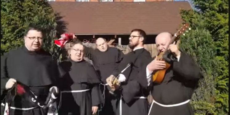 (VIDEO) Fratri pjesmom čestitali Uskrs: "Nismo poludjeli, Isus je živ. Isus živi u tvom srcu"