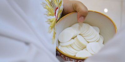 Biskup dopustio liječnicima pričešćivati kritične pacijente: 'Plakali smo zajedno s bolesnicima'