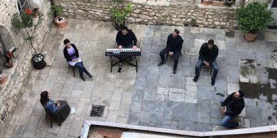 Bend "Pobjeda svetih" je snimao spot za pjevanu Zlatnu krunicu