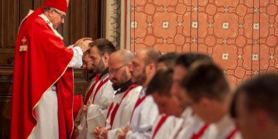 Kardinal Puljić zaredio 11 đakona za svećenike i proslavio svoju zlatnu Misu: Novi svećenici su znak da možemo sačuvati gnijezdo vjere