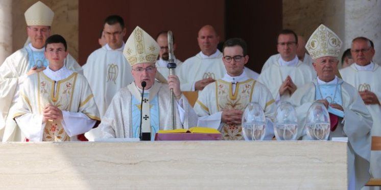 Kardinal Bozanić u Mariji Bistrici kritizirao "ograničavanja tjelesne blizine", ali i "duboko nepovjerenje"