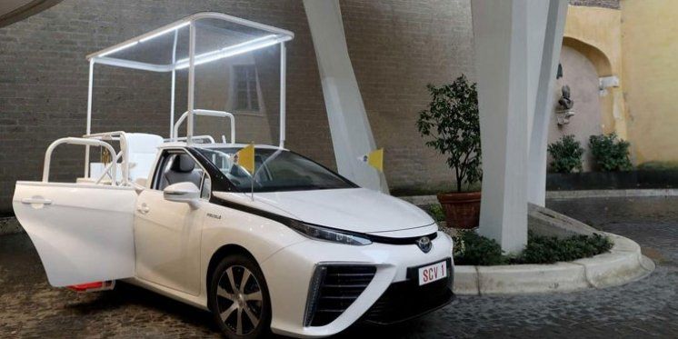 Papa Franjo dobio neuobičajen &ldquo;papamobil&rdquo;