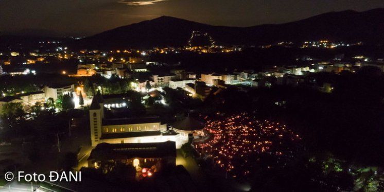 ODAZOVITE SE Svjetlo nade na prozor nek' stane!