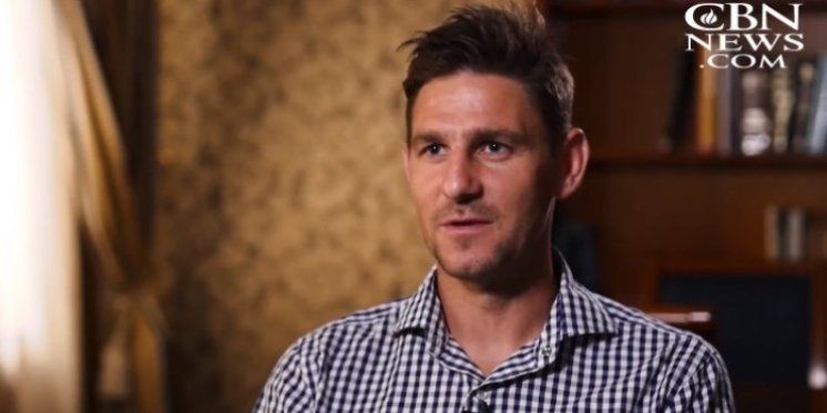 &bdquo;Za Boga ništa nije nemoguće&ldquo;: Od propalog života do velike nogometne zvijezde