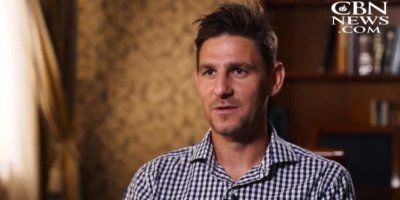 &bdquo;Za Boga ništa nije nemoguće&ldquo;: Od propalog života do velike nogometne zvijezde