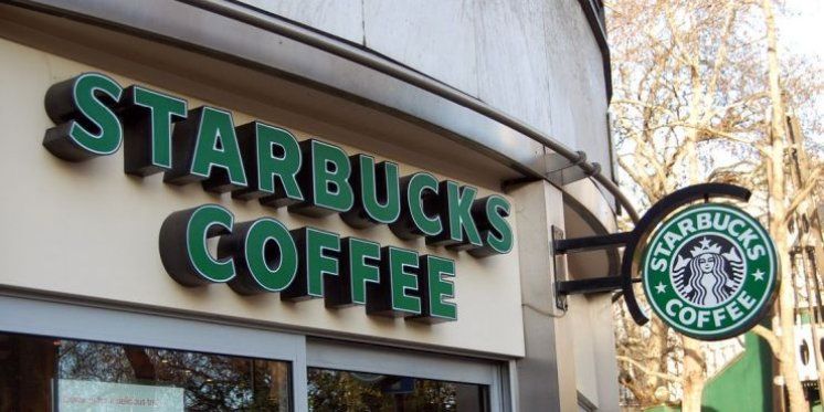 'Starbucks me otpustio jer sam vjernica i odbila sam nositi majicu Pridea'