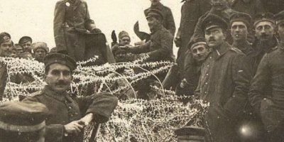 (VIDEO) ČUDESNA PRIČA O &lsquo;BOŽIĆNOM PRIMIRJU&rsquo;: Pružili si ruku, odigrali utakmicu i onda jurišali u smrt