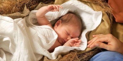 Poslušajte božićnu pjesmu fra Marina Karačića "Rođen je Kralj"